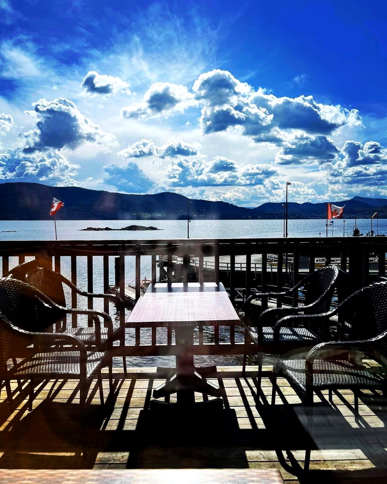 A table on the Seaside Restaurant deck over Vesuvius Bay